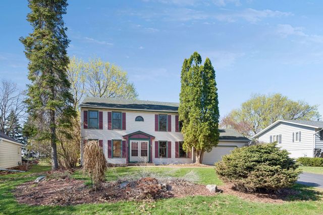812 Oriole Lane, Chaska, MN 55318