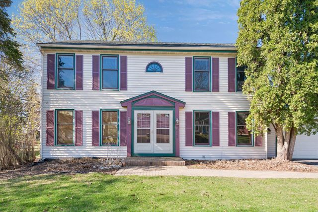 812 Oriole Lane, Chaska, MN 55318