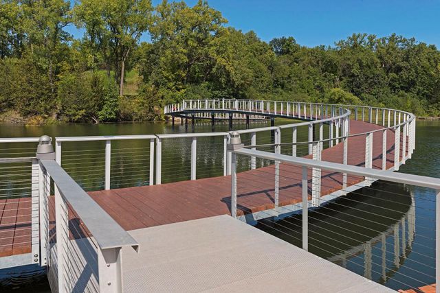 812 Oriole Lane, Chaska, MN 55318
