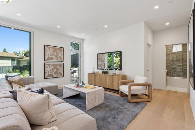 26 Ronada Ave, Piedmont, CA 94611
