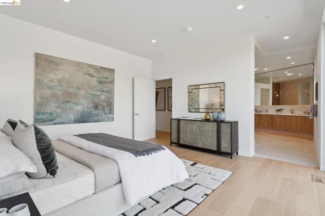 26 Ronada Ave, Piedmont, CA 94611