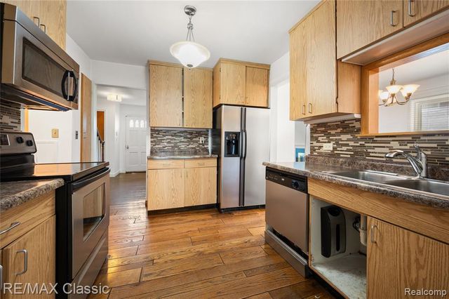 28411 Eldorado Place, Lathrup Village, MI 48076
