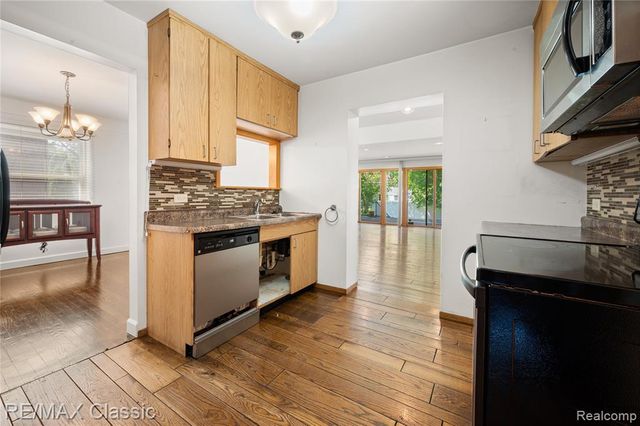 28411 Eldorado Place, Lathrup Village, MI 48076