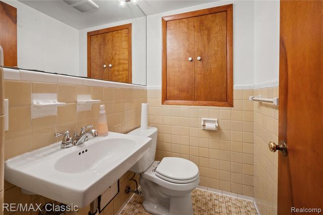 28411 Eldorado Place, Lathrup Village, MI 48076