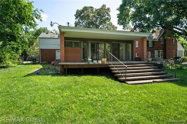 28411 Eldorado Place, Lathrup Village, MI 48076