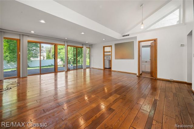 28411 Eldorado Place, Lathrup Village, MI 48076