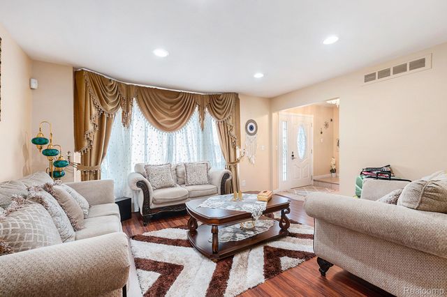 4810 Benjamin Drive, Sterling Heights, MI 48310