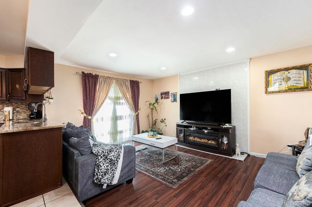 4810 Benjamin Drive, Sterling Heights, MI 48310