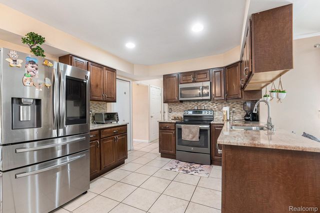 4810 Benjamin Drive, Sterling Heights, MI 48310