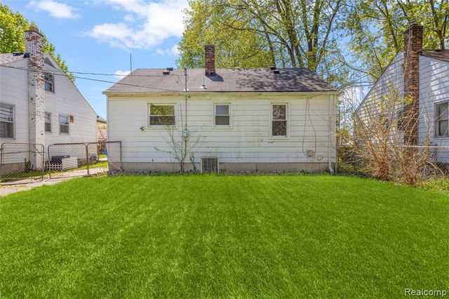 26274 Mcdonald Street, Dearborn Heights, MI 48125