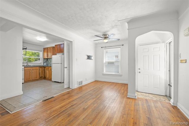 26274 Mcdonald Street, Dearborn Heights, MI 48125