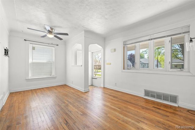 26274 Mcdonald Street, Dearborn Heights, MI 48125