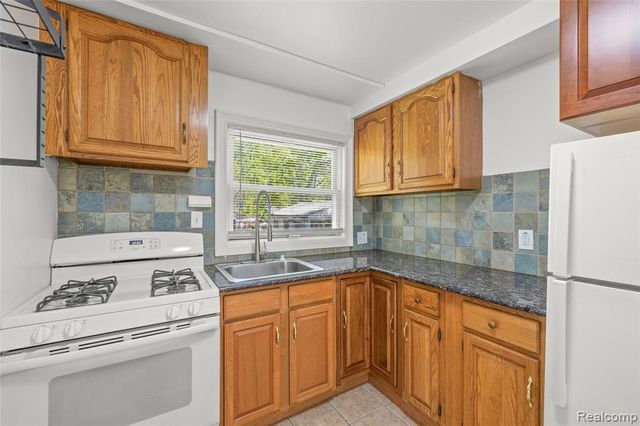 26274 Mcdonald Street, Dearborn Heights, MI 48125
