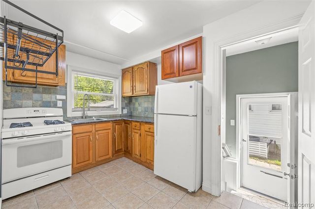 26274 Mcdonald Street, Dearborn Heights, MI 48125