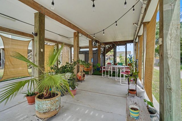 710 35th Street, Galveston, TX 77550