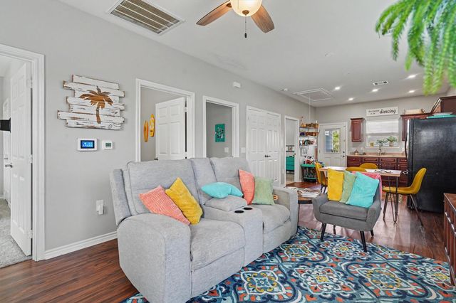 710 35th Street, Galveston, TX 77550