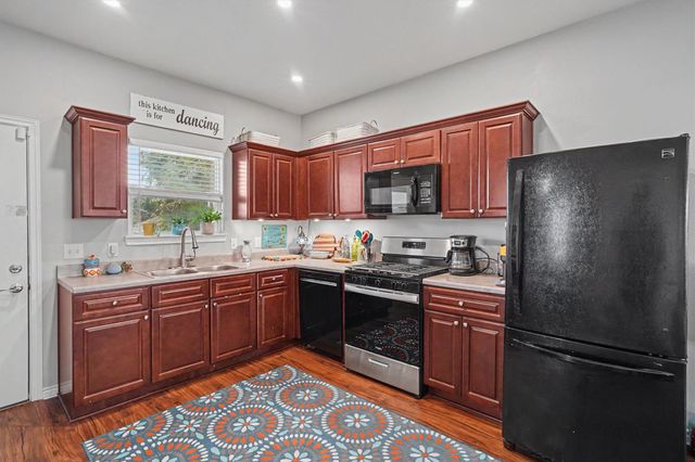 710 35th Street, Galveston, TX 77550