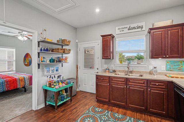 710 35th Street, Galveston, TX 77550