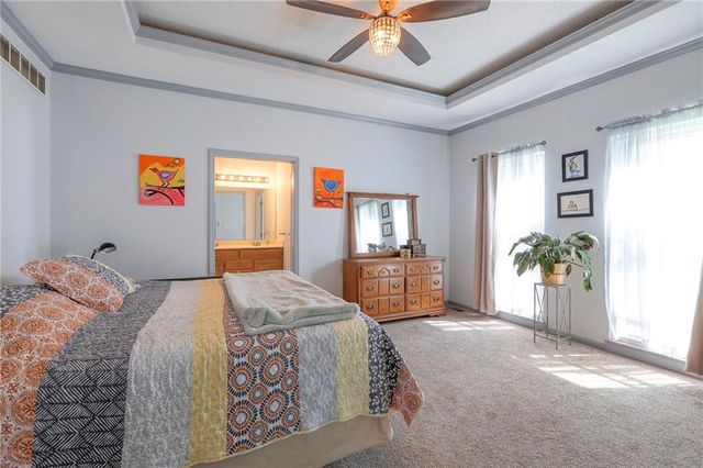 19619 E 7th Street Court N, Independence, MO 64056