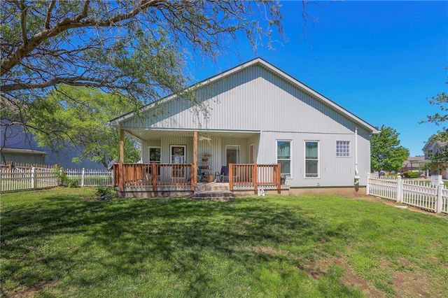 19619 E 7th Street Court N, Independence, MO 64056