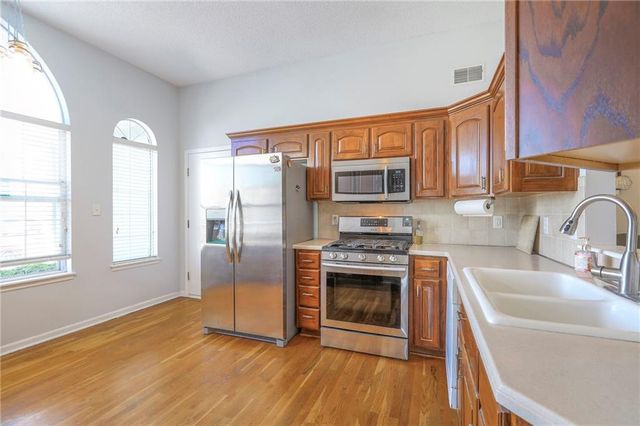19619 E 7th Street Court N, Independence, MO 64056