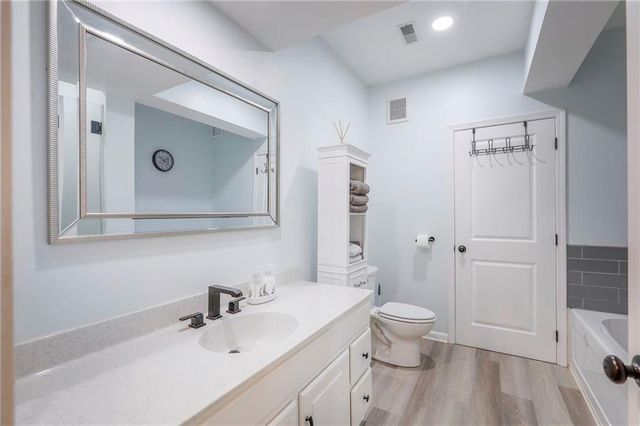 19619 E 7th Street Court N, Independence, MO 64056