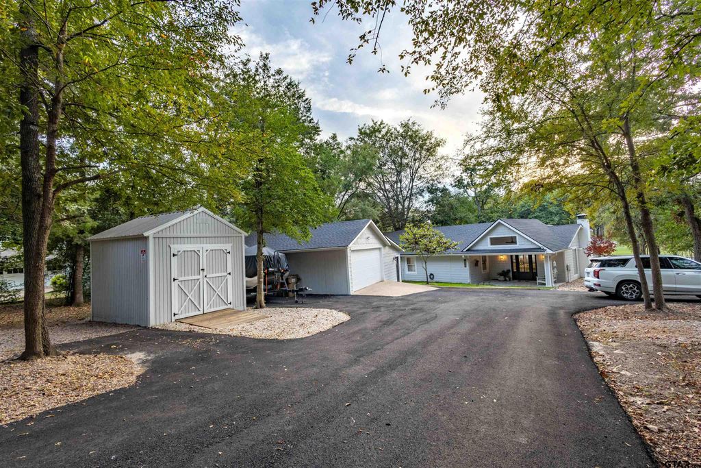125 Rainbow Cove, Holly Lake Ranch, TX 75765
