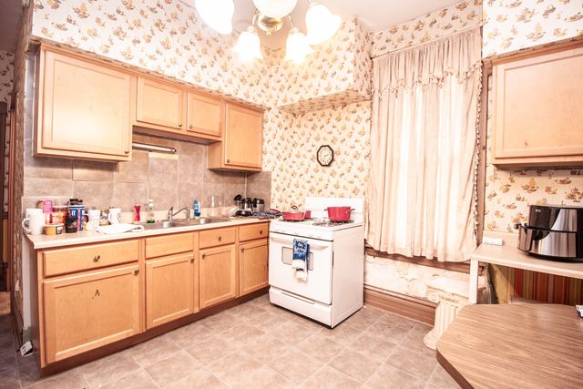 2545 N Monticello Avenue, Chicago, IL 60647