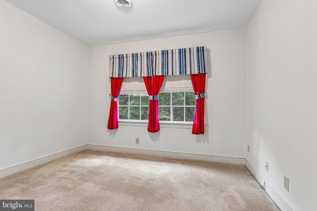 1 A ROLLING RD, Stafford, VA 22556