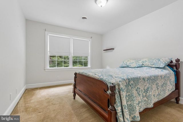 1 A ROLLING RD, Stafford, VA 22556