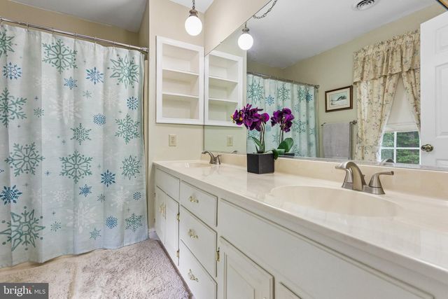 1 A ROLLING RD, Stafford, VA 22556