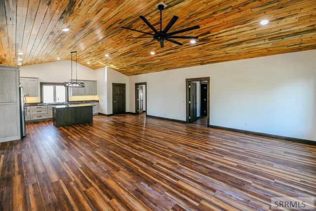 111 S 10th Street, Salmon, ID 83467