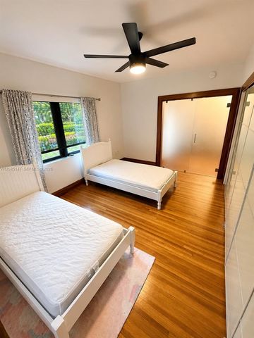 325 NE 126th St 0, North Miami, FL 33161
