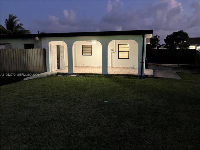 15621 SW 302nd St, Homestead, FL 33033