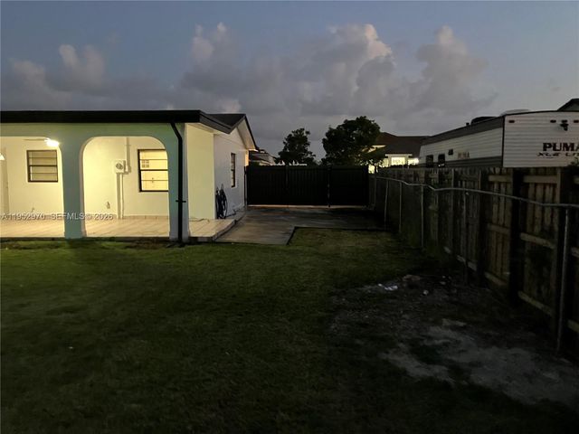 15621 SW 302nd St, Homestead, FL 33033