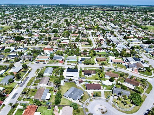15621 SW 302nd St, Homestead, FL 33033