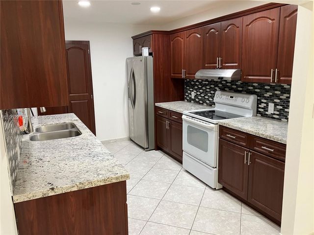 15621 SW 302nd St, Homestead, FL 33033