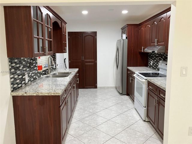 15621 SW 302nd St, Homestead, FL 33033