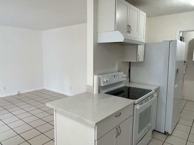 7624 SW 10th Street, North Lauderdale, FL 33068