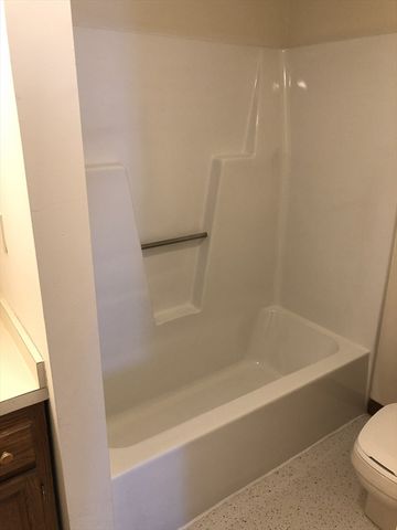 325 Mammoth Rd 2, Lowell, MA 01854