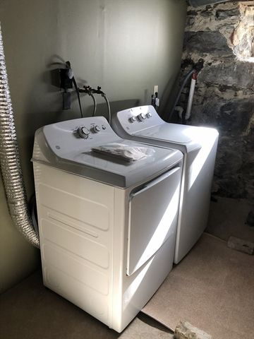 325 Mammoth Rd 2, Lowell, MA 01854