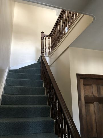 325 Mammoth Rd 2, Lowell, MA 01854