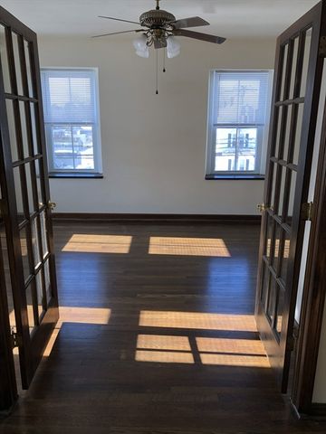 325 Mammoth Rd 2, Lowell, MA 01854