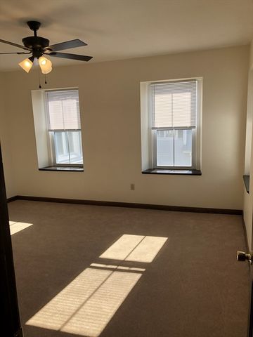 325 Mammoth Rd 2, Lowell, MA 01854