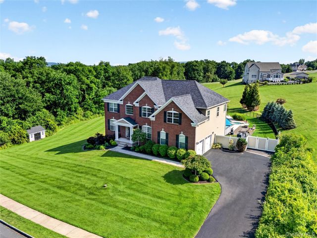 33 Luthien Forest Road, New Windsor, NY 12553