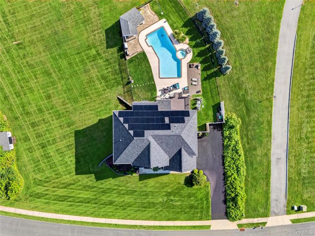 33 Luthien Forest Road, New Windsor, NY 12553