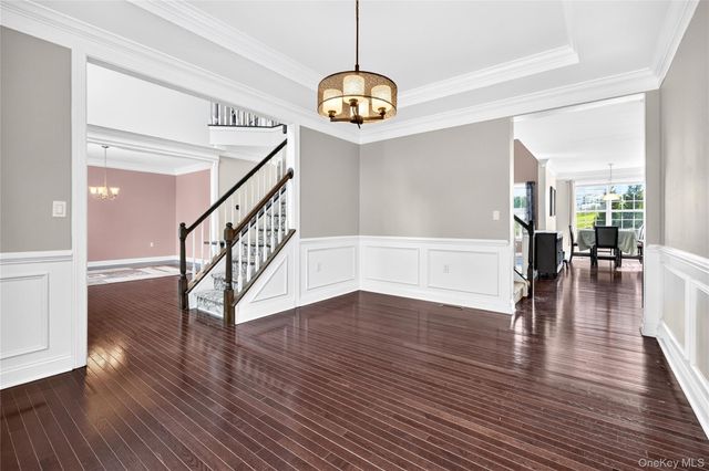 33 Luthien Forest Road, New Windsor, NY 12553