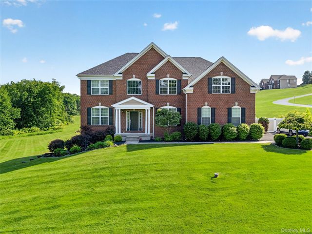 33 Luthien Forest Road, New Windsor, NY 12553