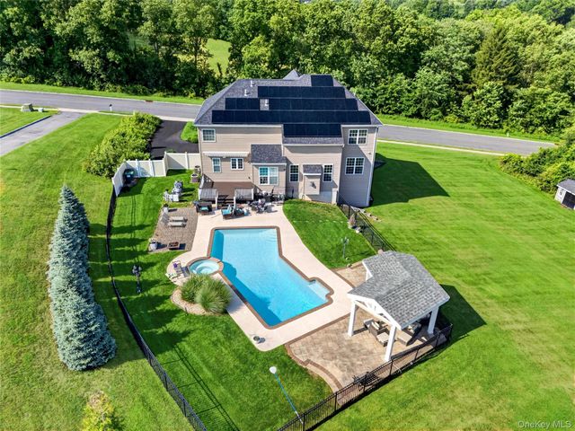 33 Luthien Forest Road, New Windsor, NY 12553