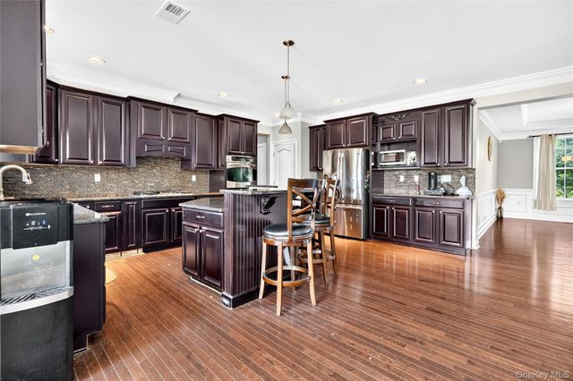 33 Luthien Forest Road, New Windsor, NY 12553